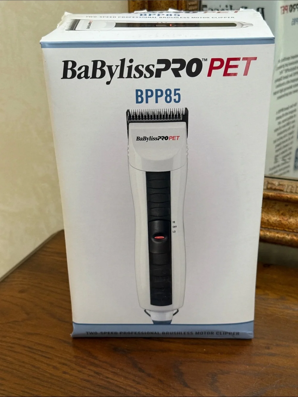 BabylissPRO PET Clipper BPP85. Lightweight. 10’ tangle free cord, 4 comb attach.